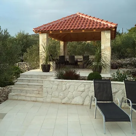 Apartment Grosse In Mit Garten, Gemeinsamem Pool Und Grill Marina